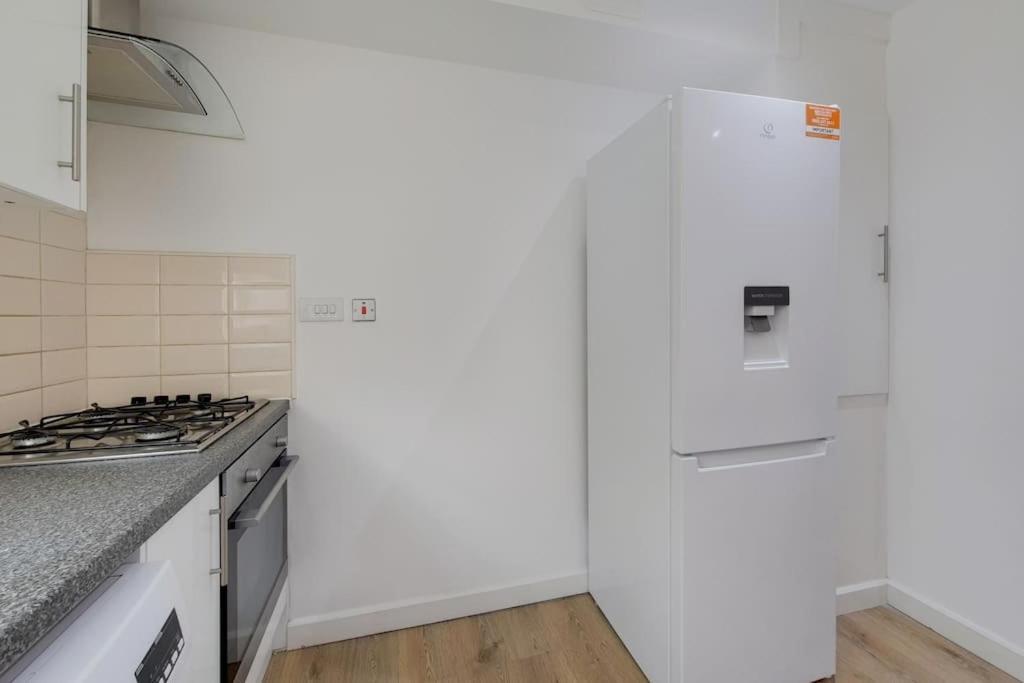 Flat 5 Mornington Crescent, 2 Bedroom, 1 Bathroom Flat Лондон Екстериор снимка